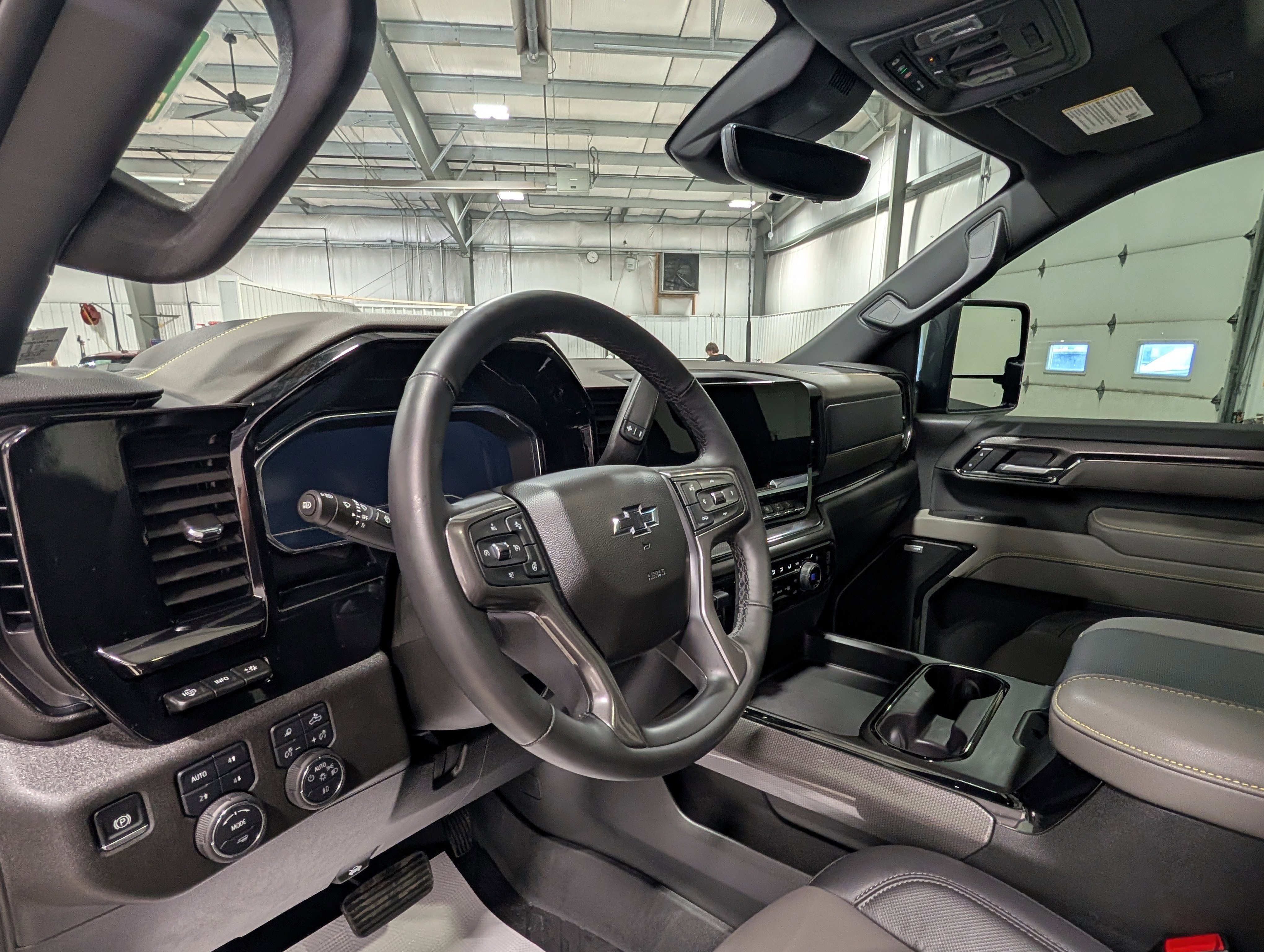 Used 2025 Chevrolet Silverado 2500 ZR2 w/ Technology Package AWD/4WD image 15