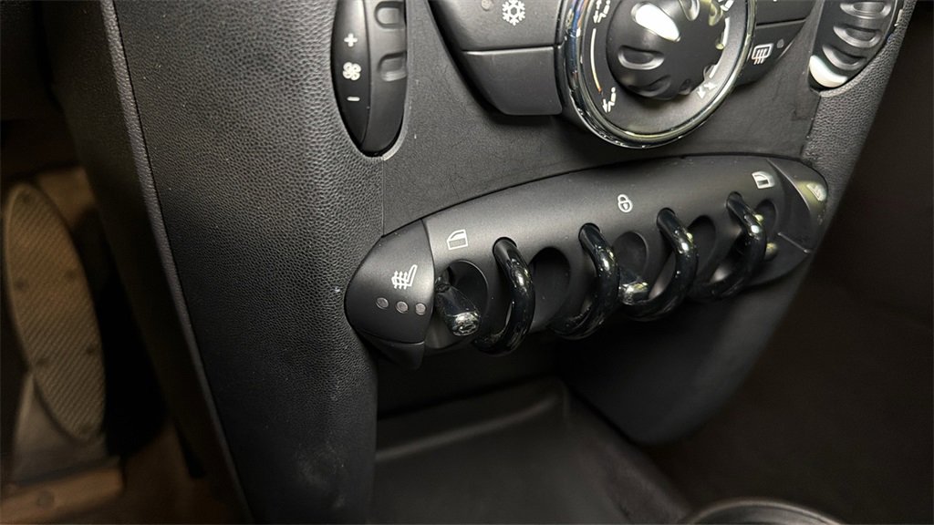 Used 2011 MINI Cooper Hardtop image 25