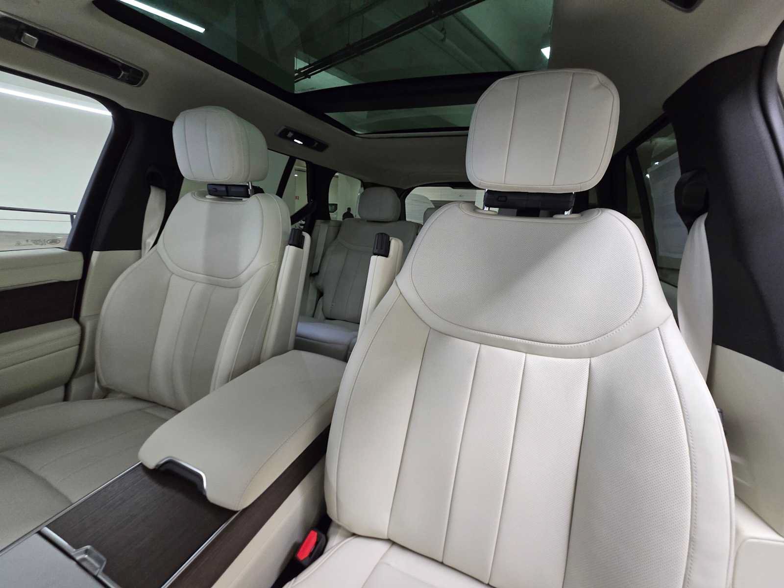 New 2026 Land Rover Range Rover SE AWD/4WD image 23