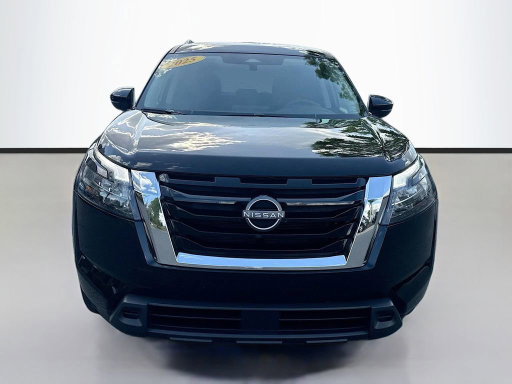 Used 2025 Nissan Pathfinder SV FWD image 2