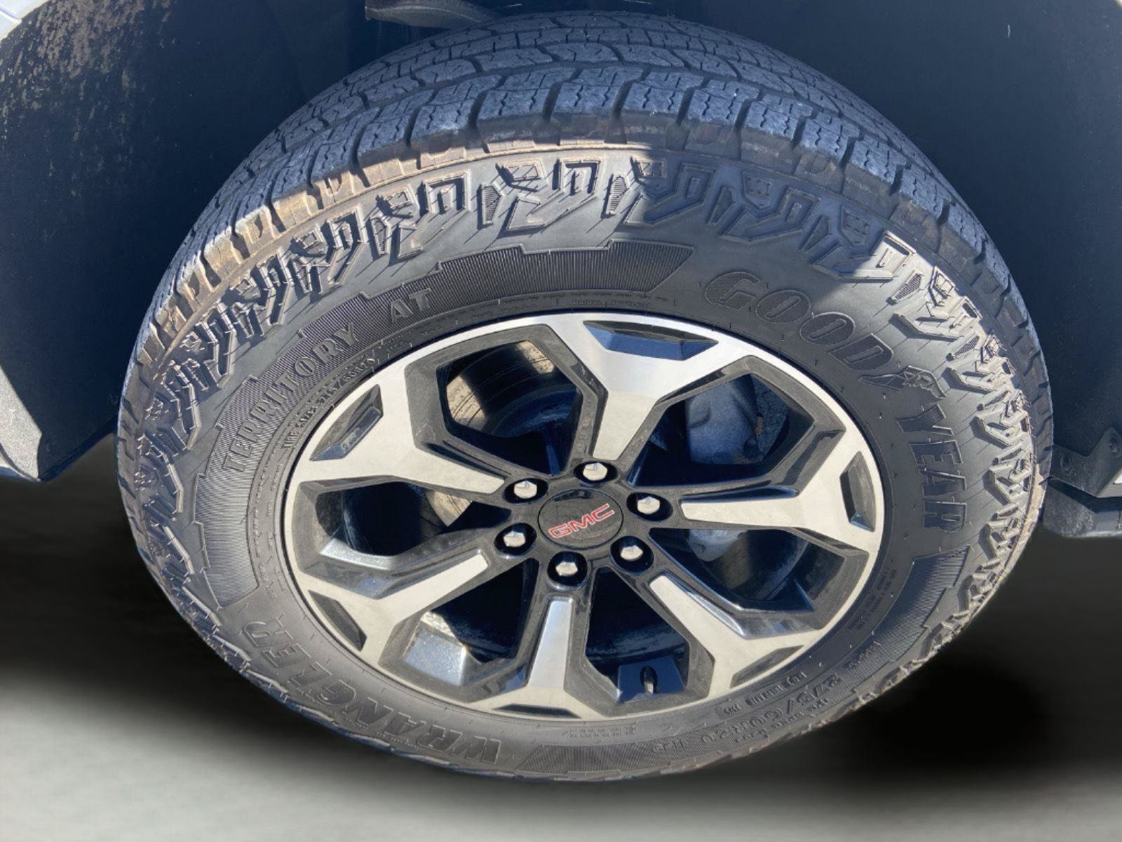 Used 2026 GMC Yukon AT4 w/ AT4 Premium Package AWD/4WD image 40