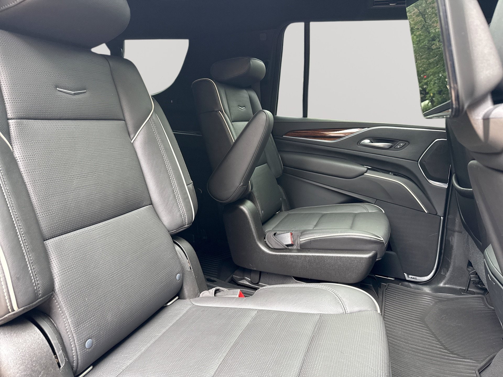 Used 2021 Cadillac Escalade ESV Premium Luxury w/ Driver Assist Tech Package AWD/4WD image 26