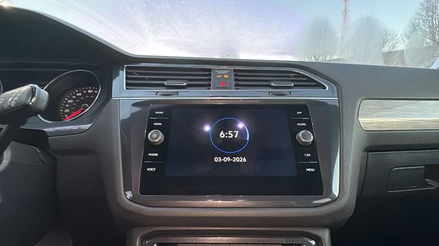 Used 2021 Volkswagen Tiguan SE R-Line image 18