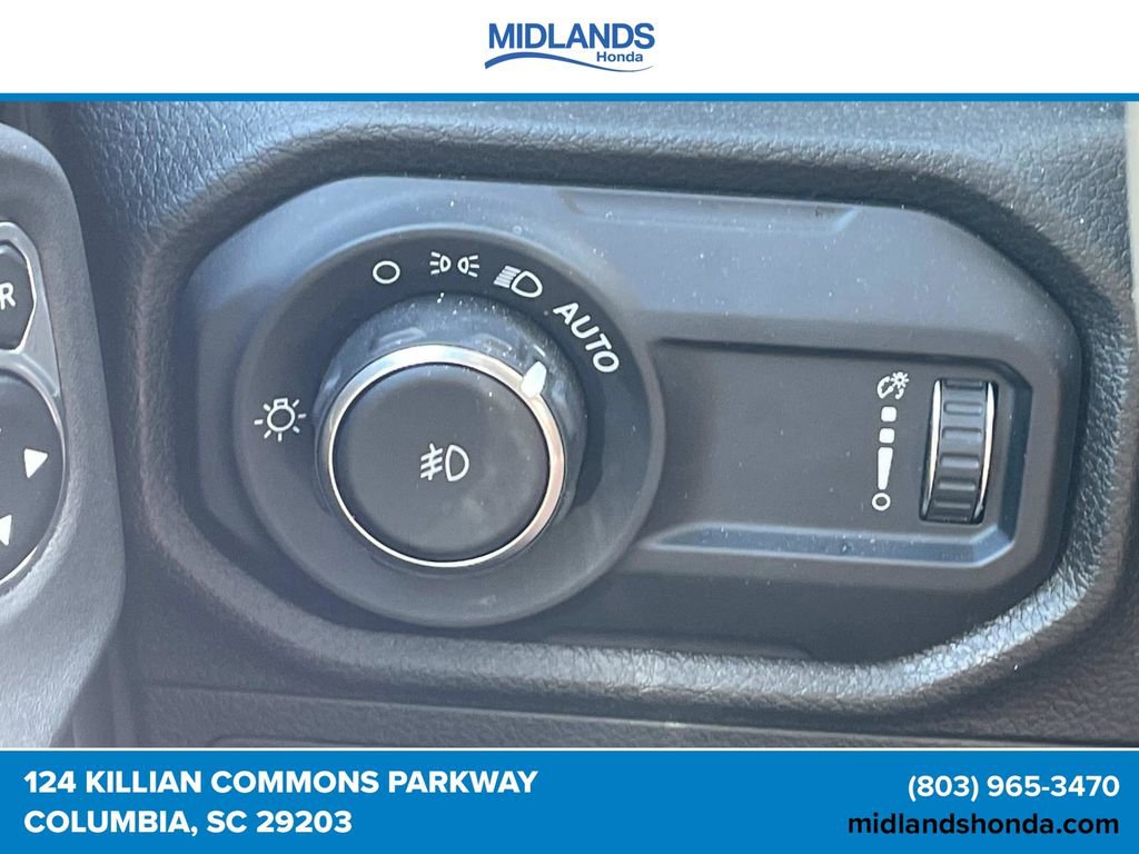 Used 2025 Jeep Wrangler Unlimited Sport AWD/4WD image 16