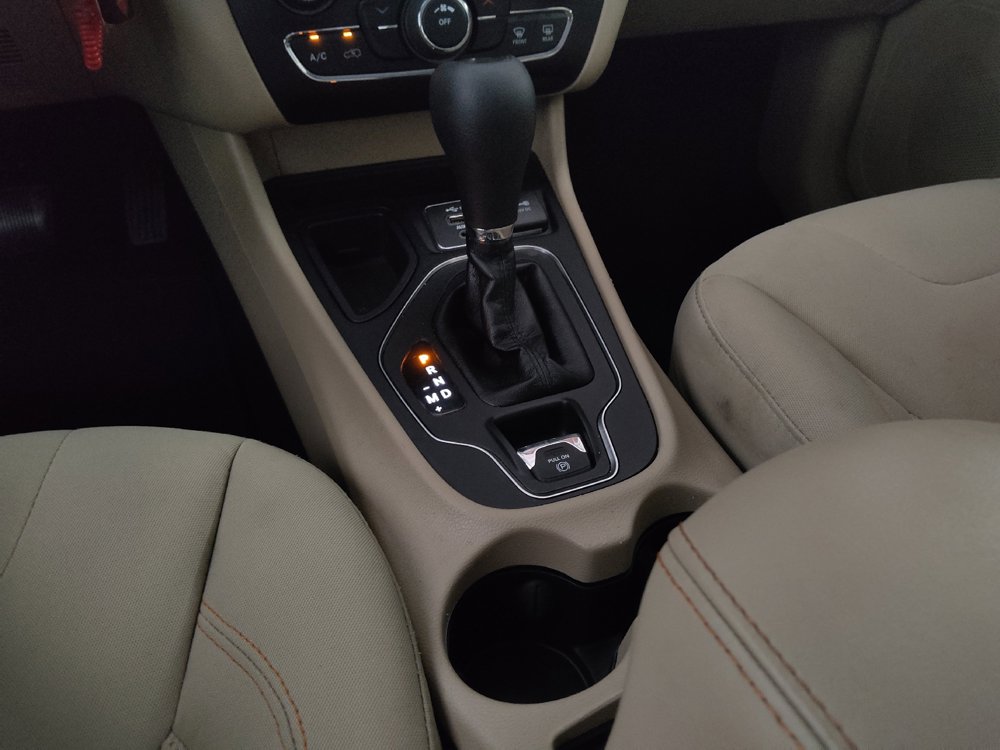 Used 2020 Jeep Cherokee Latitude FWD image 26