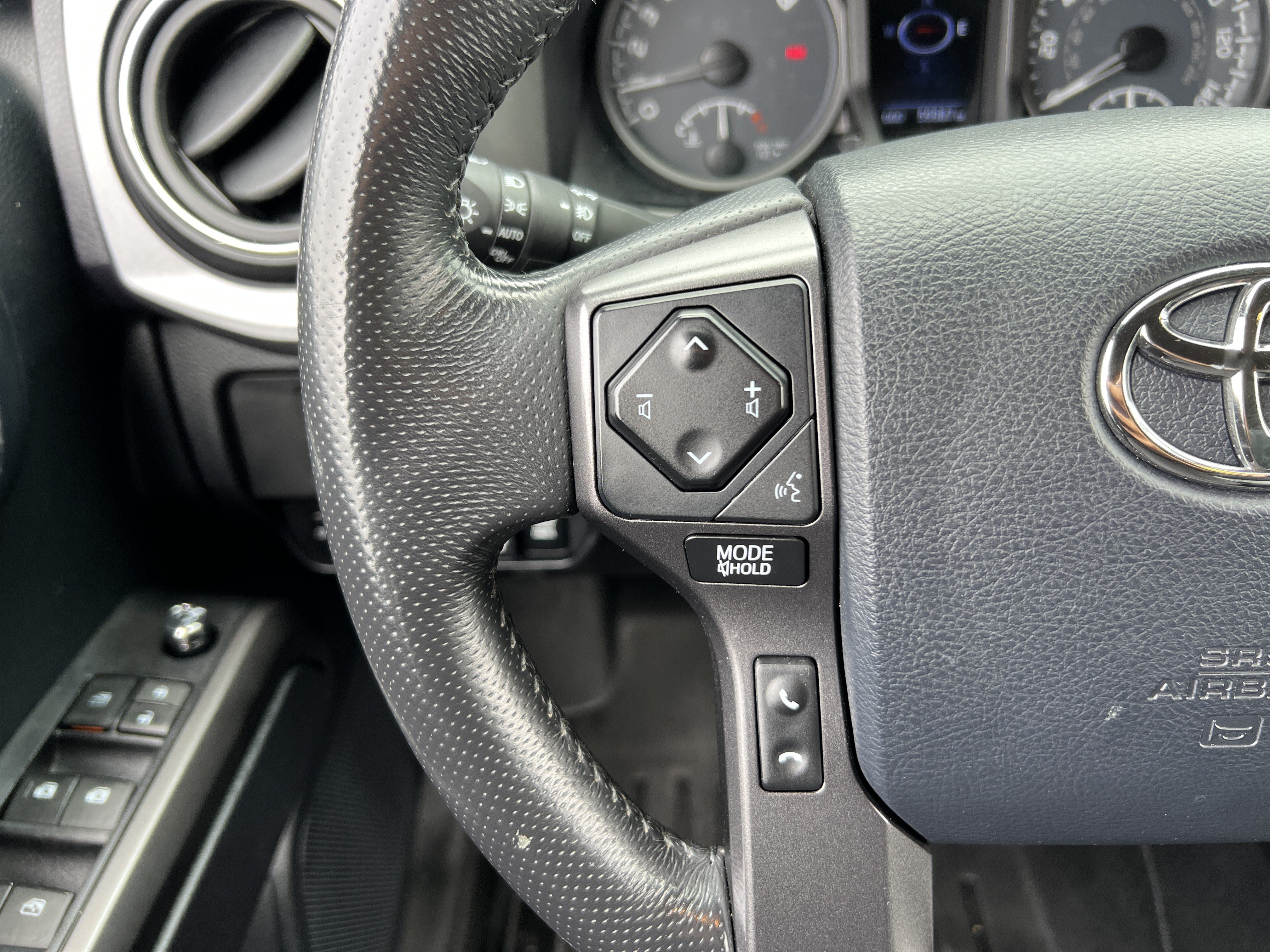 Used 2017 Toyota Tacoma TRD Sport w/ Premium & Technology Package AWD/4WD image 29