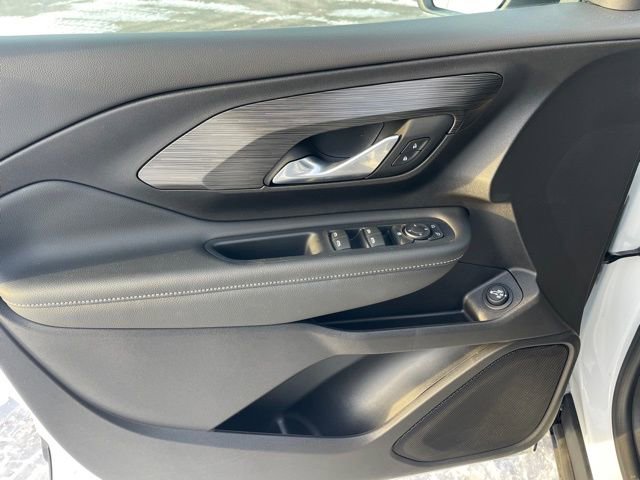 Used 2024 GMC Terrain SLE w/ Driver Convenience Package image 8