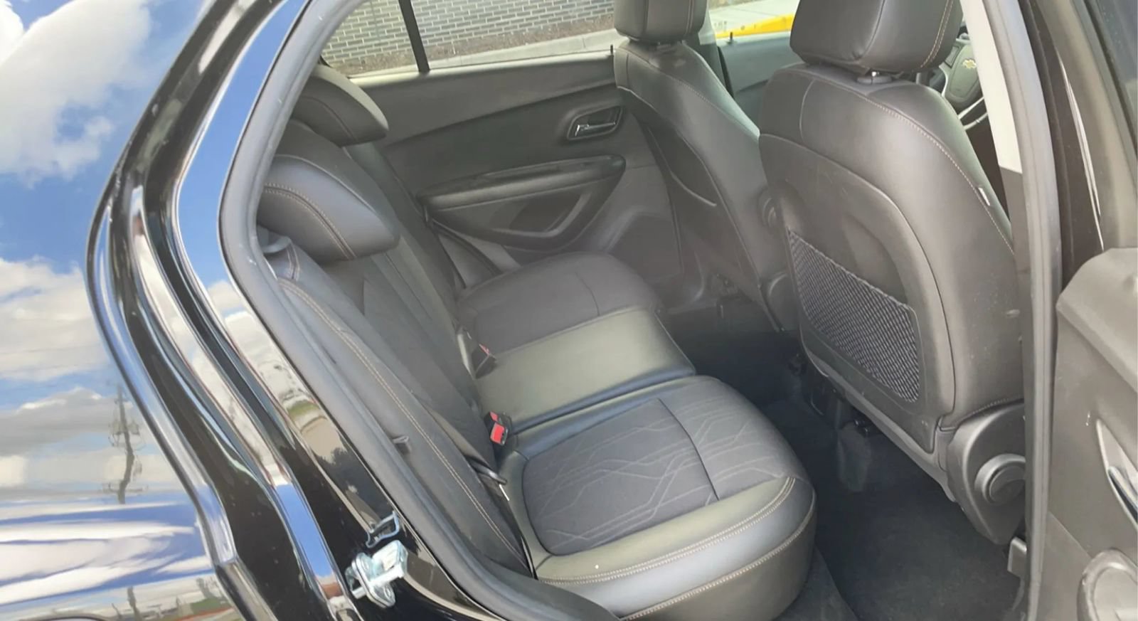 Used 2021 Chevrolet Trax LT w/ LT Convenience Package FWD image 8