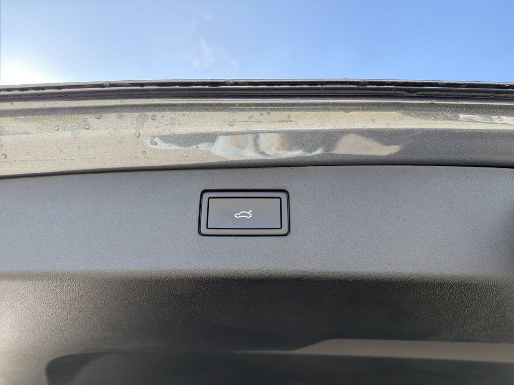 New 2026 Volkswagen Tiguan SE R-Line FWD image 16