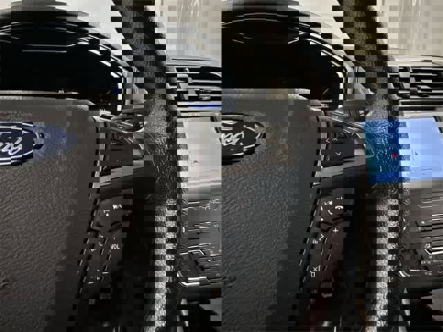 Used 2019 Ford Fusion SE image 9