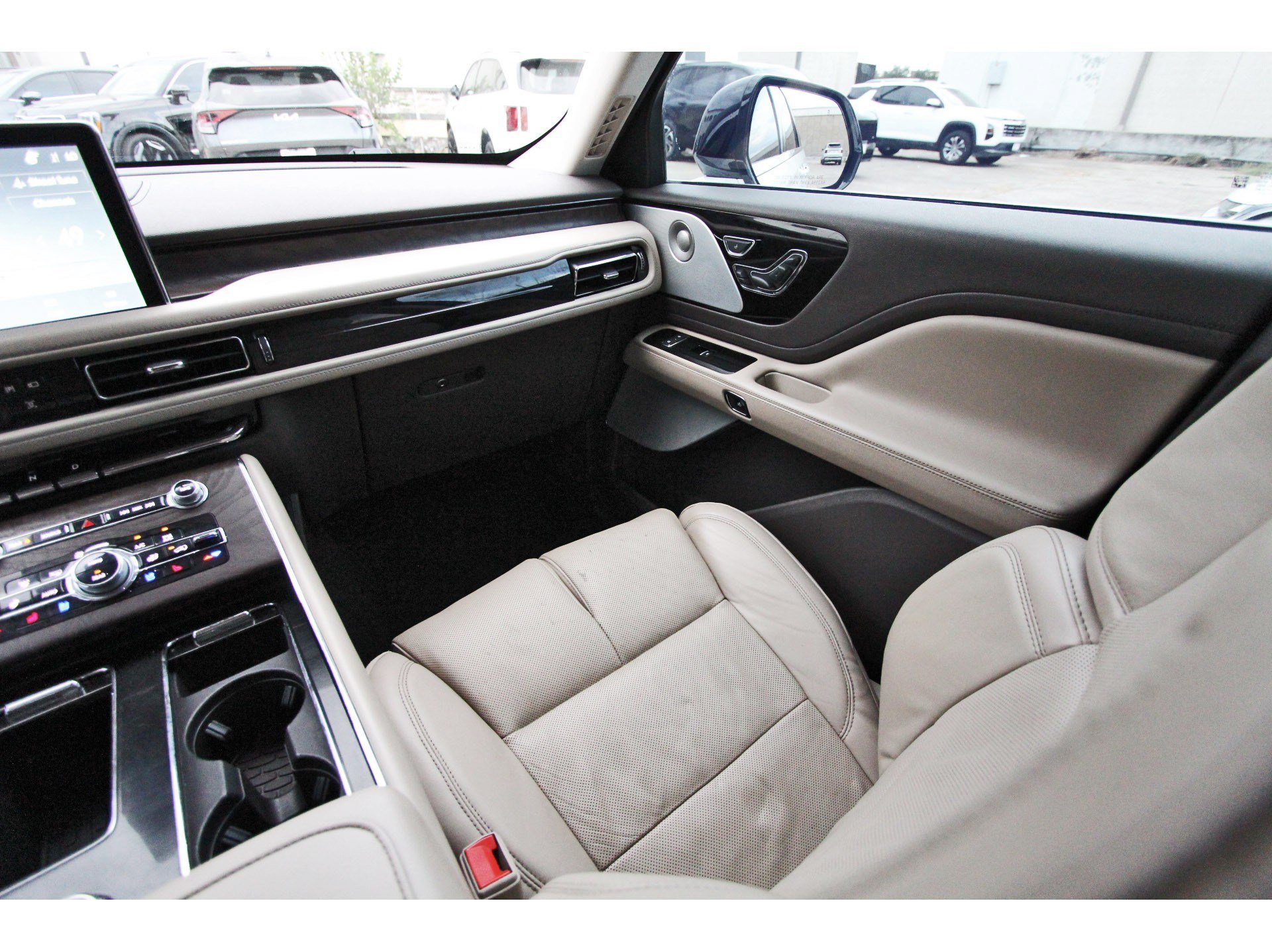 Used 2022 Lincoln Aviator Reserve w/ Equipment Group 201A RWD image 14