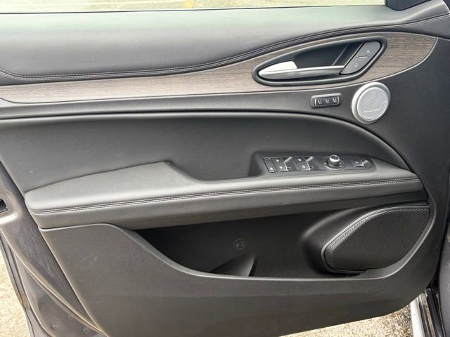 Used 2023 Alfa Romeo Stelvio Ti image 18