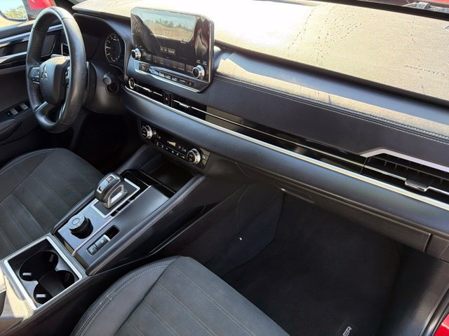 Used 2023 Mitsubishi Outlander ES FWD image 11