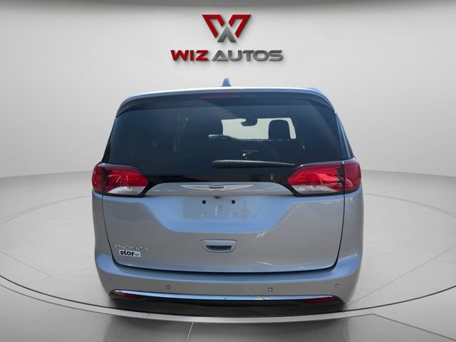 Used 2020 Chrysler Pacifica Touring w/ Advanced Safetytec Group FWD image 4
