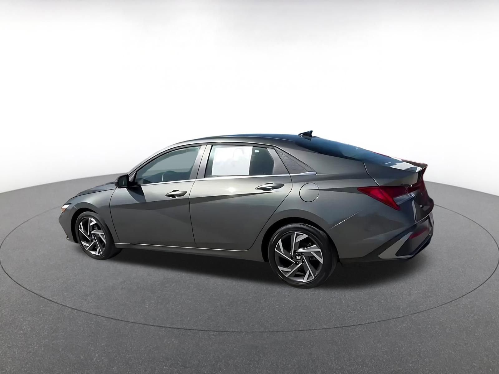 Used 2025 Hyundai Elantra SEL image 10