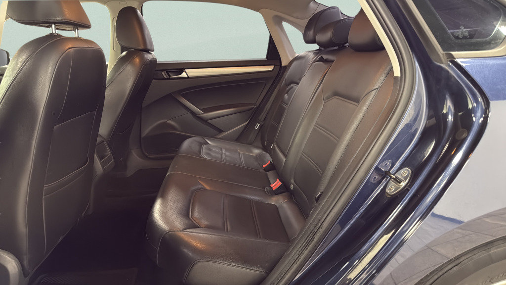 Used 2015 Volkswagen Passat 1.8T Wolfsburg Edition image 28