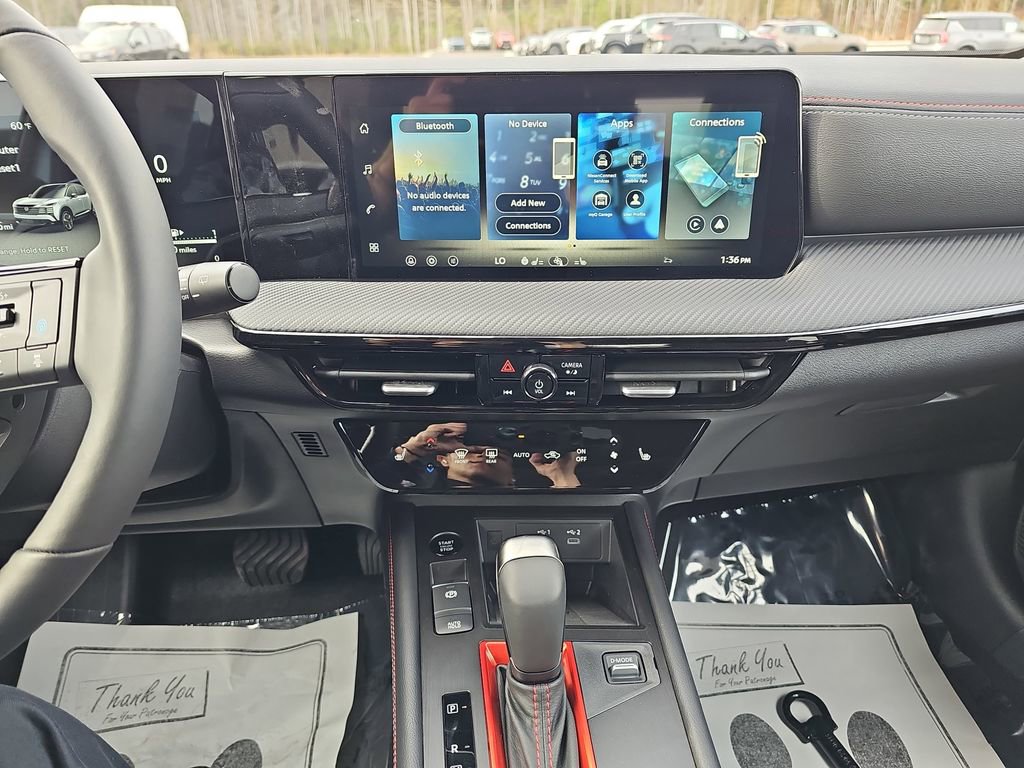 New 2026 Nissan Kicks SR w/ SR Premium Package FWD image 24