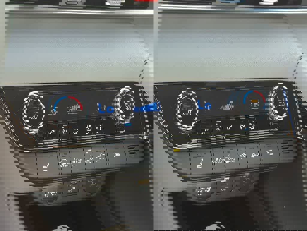 New 2026 Hyundai Elantra SEL Sport Premium FWD image 32