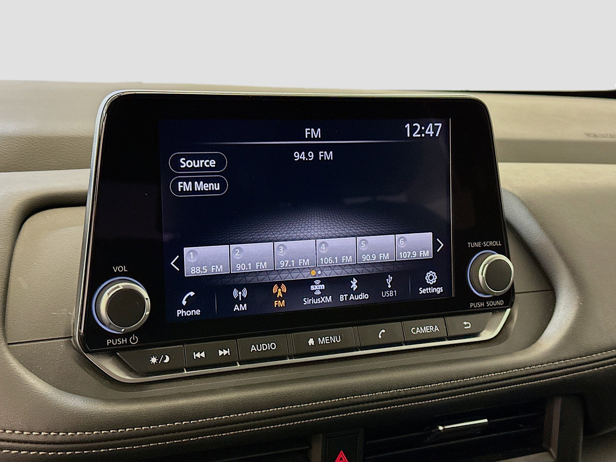 Used 2025 Nissan Rogue SV image 21