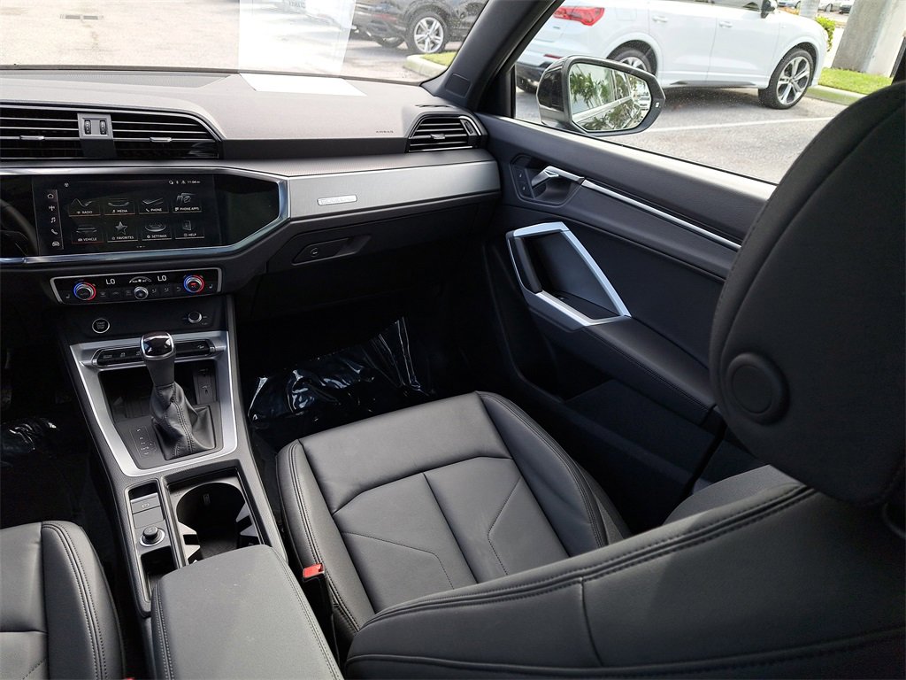 Certified 2025 Audi Q3 2.0T Premium w/ Convenience Package image 25