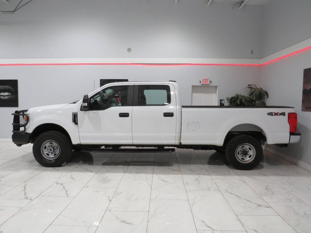 Used 2022 Ford F250 XL w/ Power Equipment Group AWD/4WD image 3
