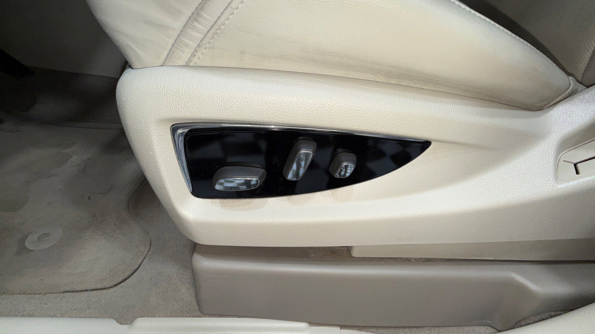 Used 2015 Cadillac Escalade Luxury image 49