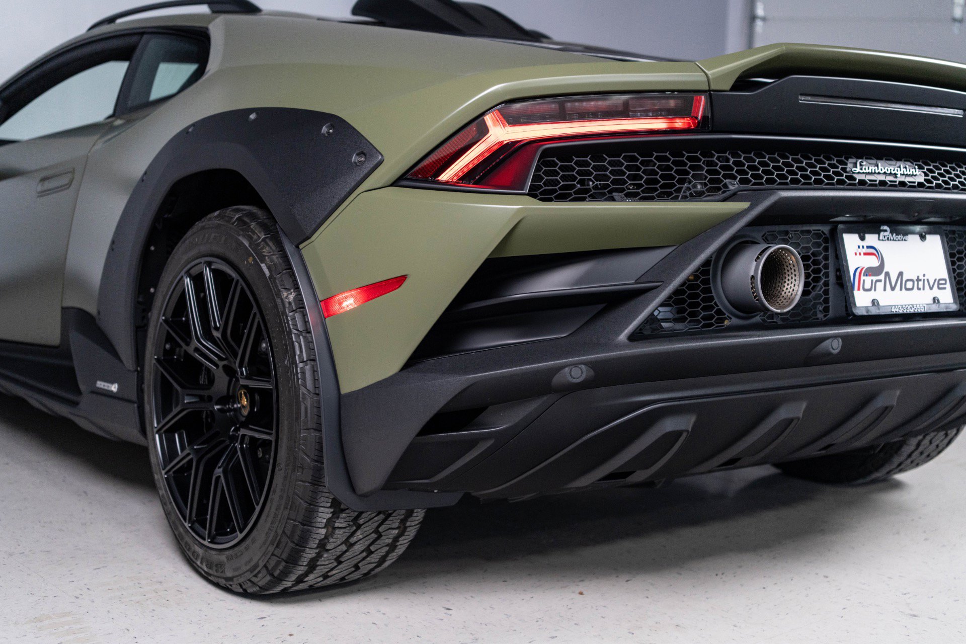 Used 2024 Lamborghini Huracan Sterrato AWD/4WD image 17