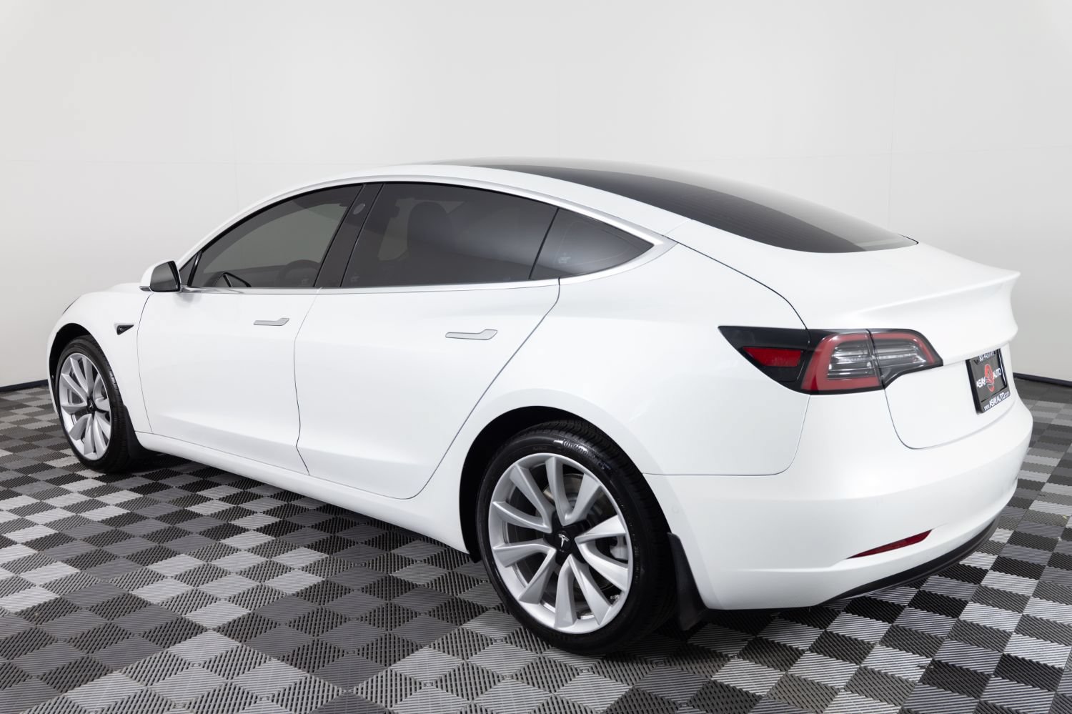 Used 2020 Tesla Model 3 Standard Range Plus RWD image 4