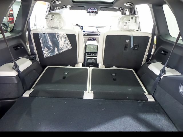 New 2027 Cadillac Vistiq Sport w/ LPO, Floor Liner Package AWD/4WD image 24