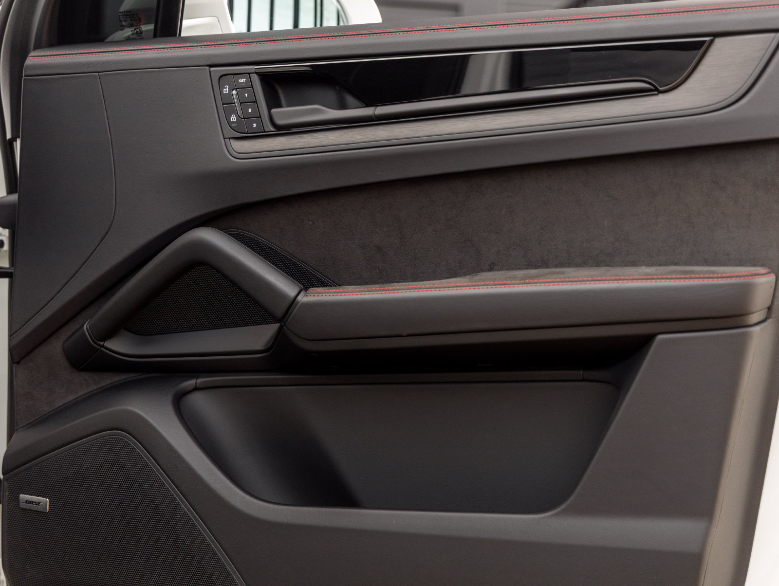 Certified 2025 Porsche Cayenne GTS AWD/4WD image 42