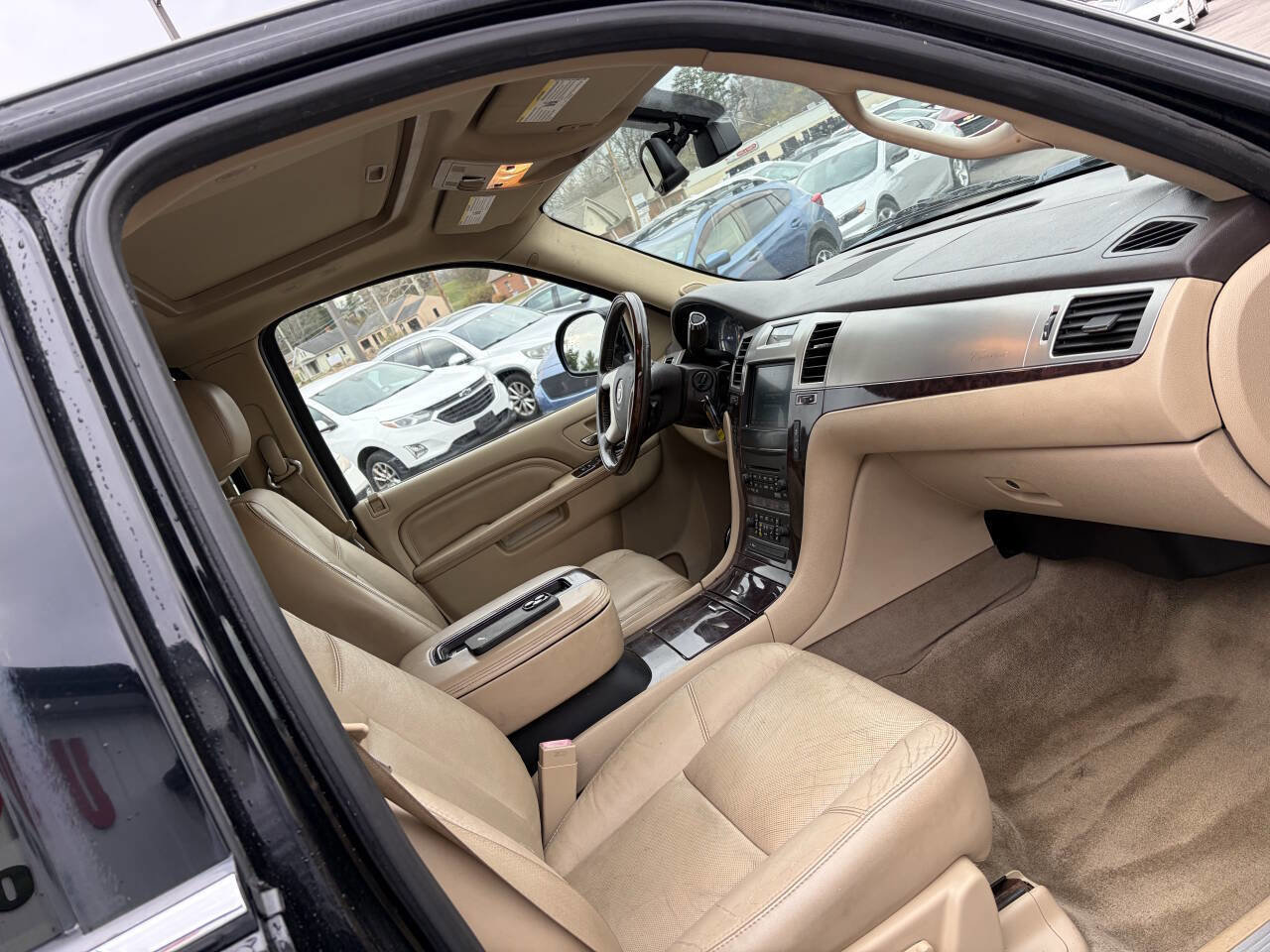 Used 2012 Cadillac Escalade Luxury image 19