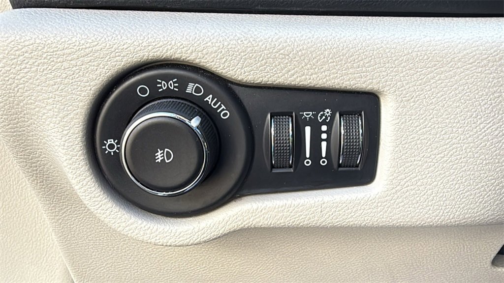 Used 2022 Chrysler Pacifica Touring-L image 19