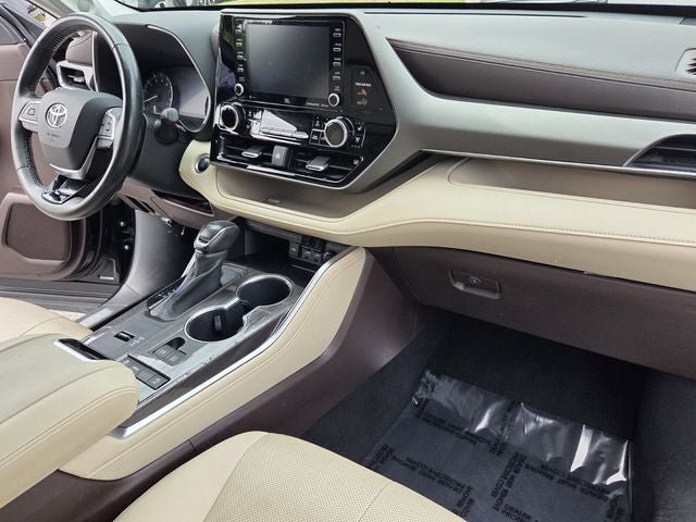 Used 2020 Toyota Highlander Limited FWD image 38