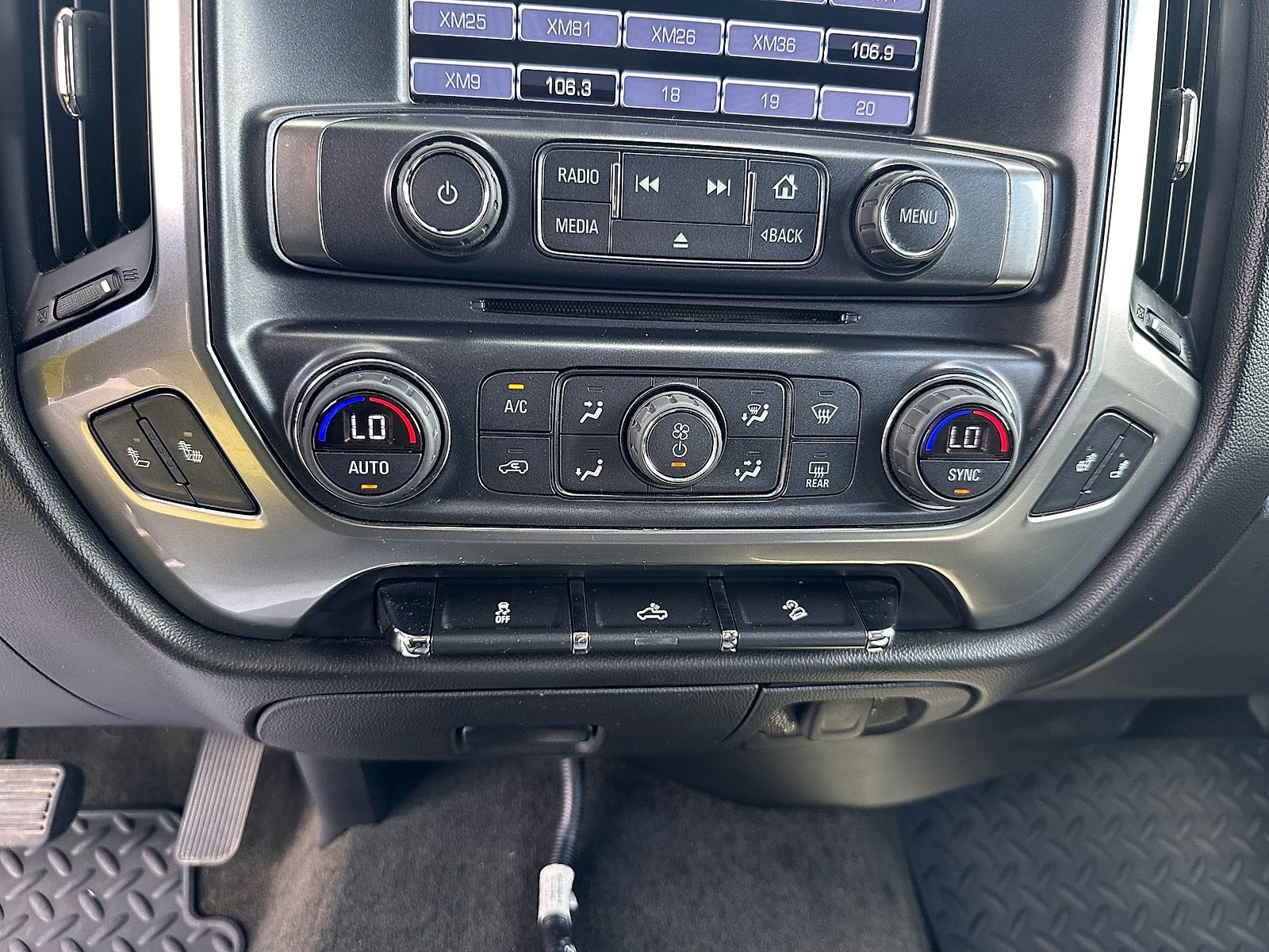 Used 2017 Chevrolet Silverado 1500 LT w/ All Star Edition AWD/4WD image 19