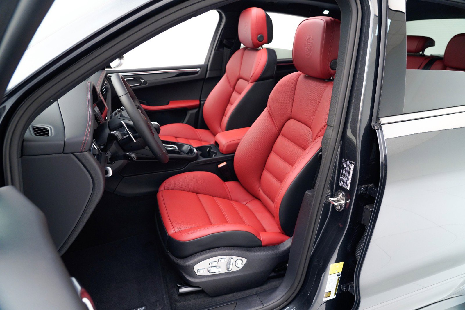 New 2026 Porsche Macan image 5