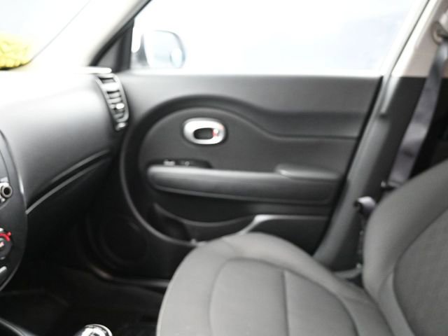 Used 2015 Kia Soul image 28