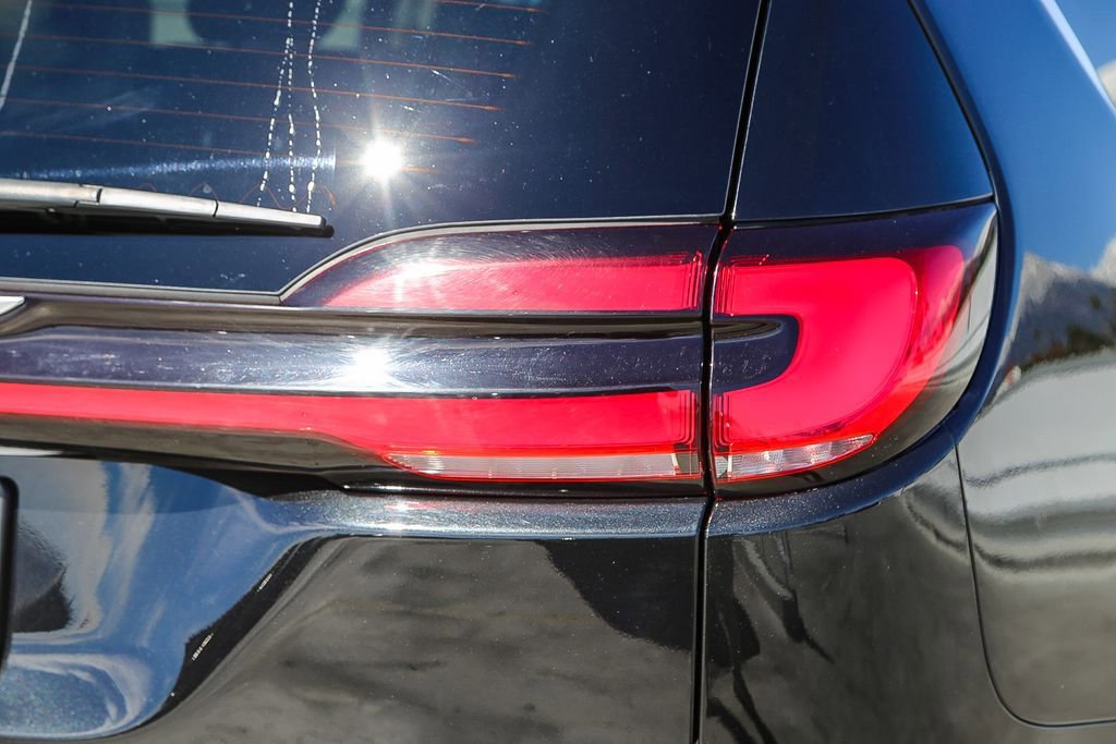 Used 2023 Chrysler Pacifica Limited image 10