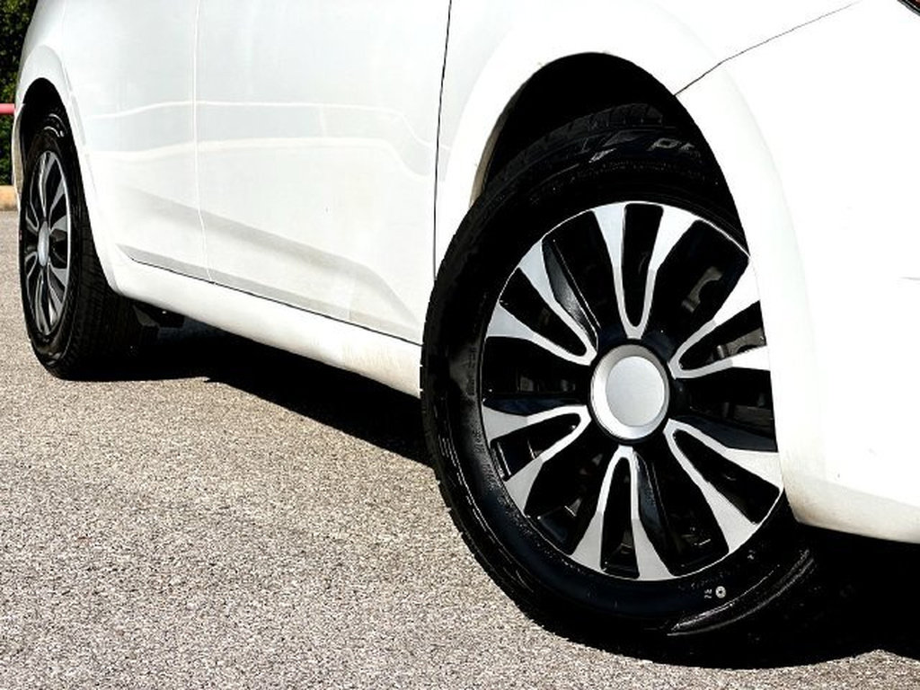 Used 2025 Nissan Versa S FWD image 2