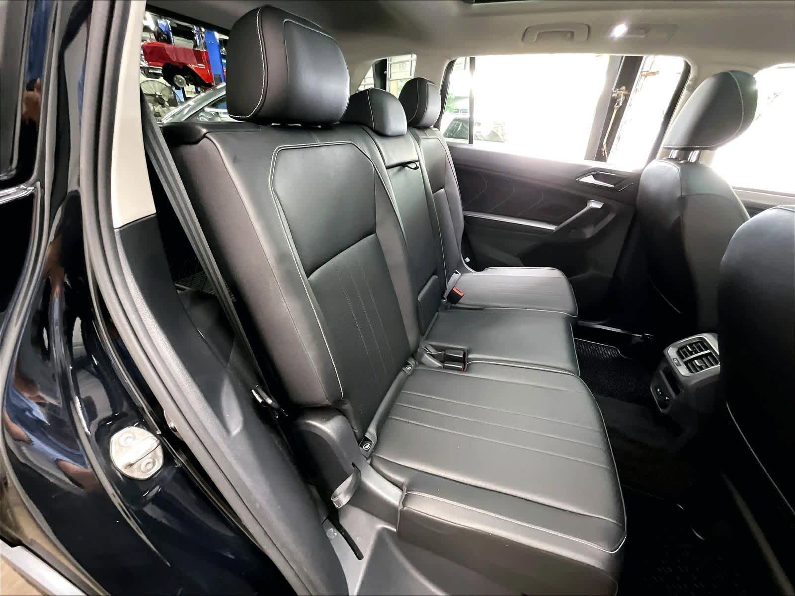 Used 2023 Volkswagen Tiguan SE w/ Panoramic Sunroof Package FWD image 30