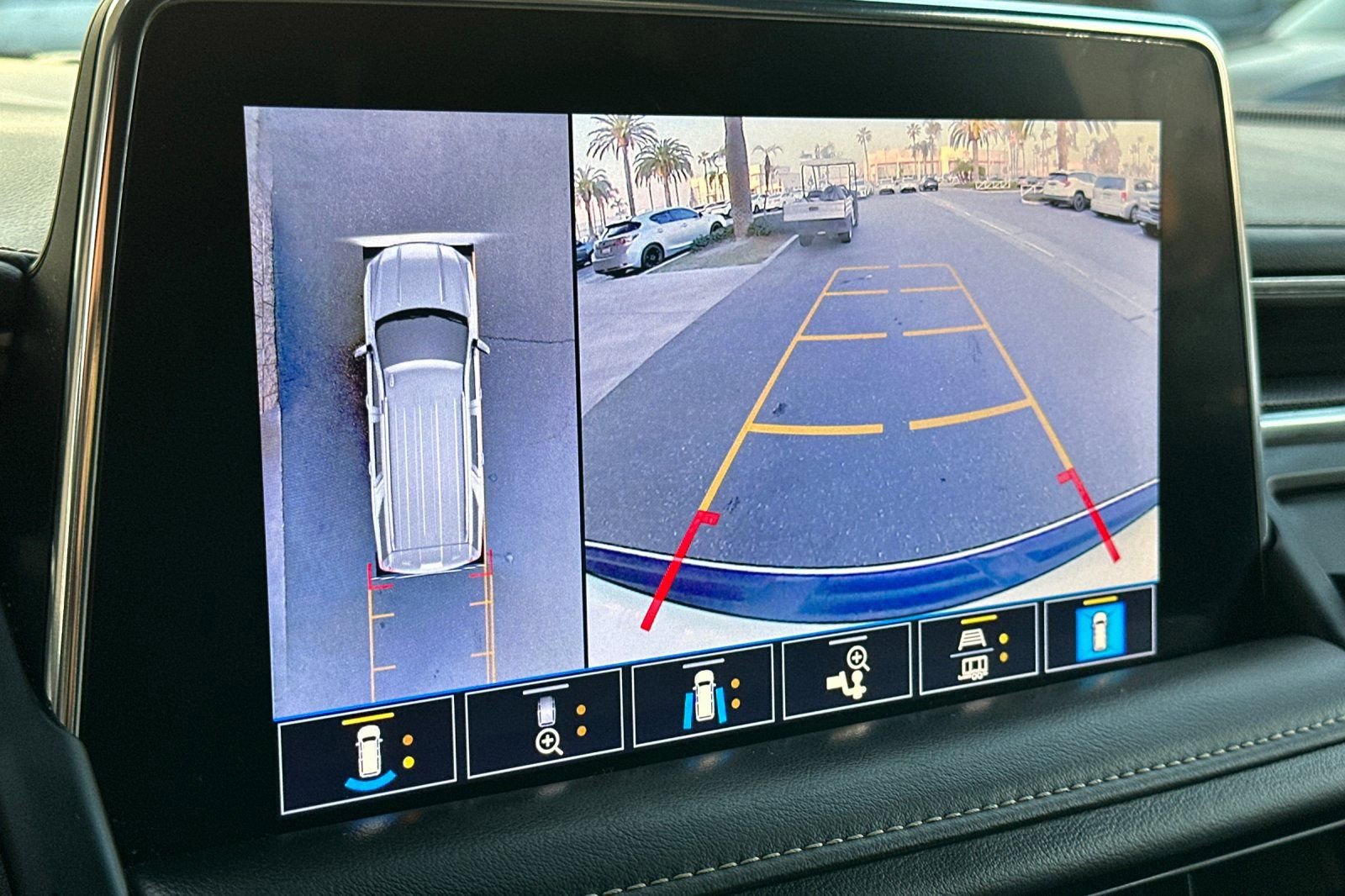 Used 2021 GMC Yukon XL SLT w/ SLT Luxury Package image 21