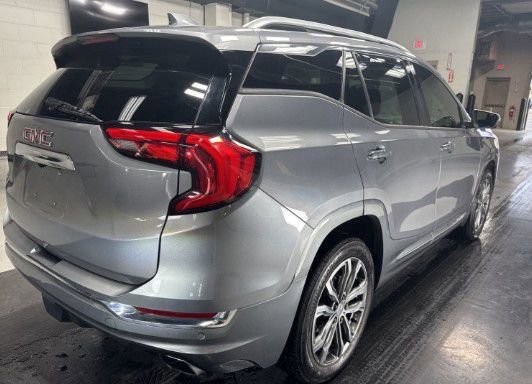 Used 2018 GMC Terrain Denali w/ Advanced Safety Package AWD/4WD image 3