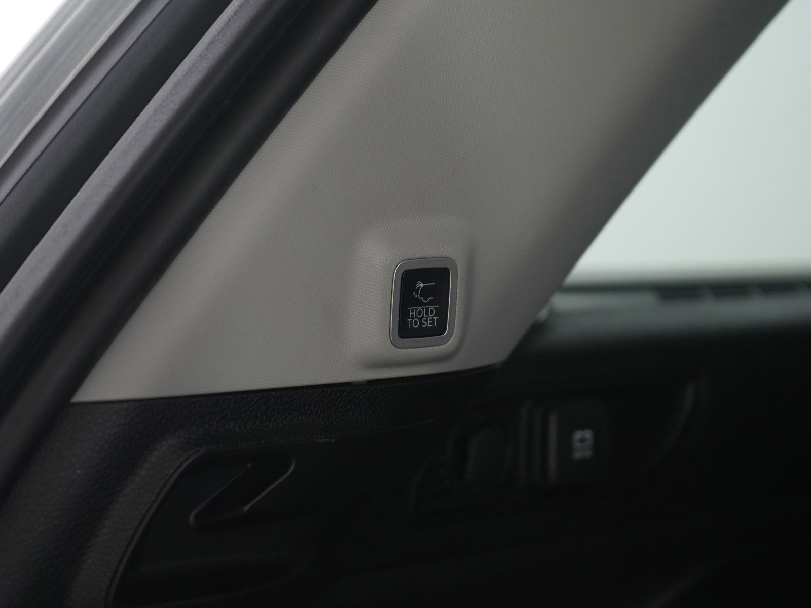 Used 2022 Jeep Grand Cherokee Limited image 17