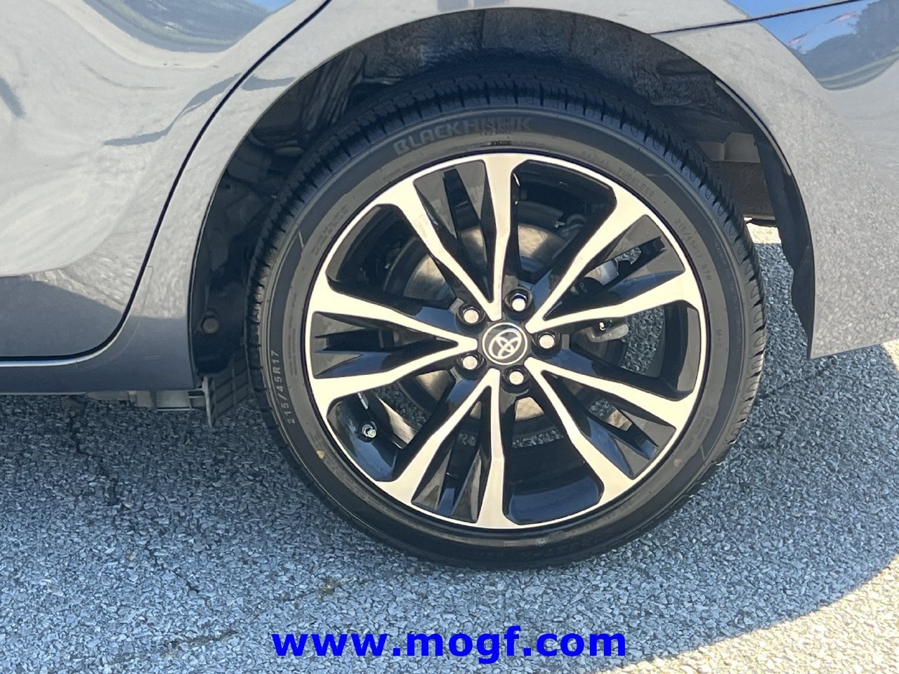 Used 2018 Toyota Corolla SE w/ SE Premium Package FWD image 30