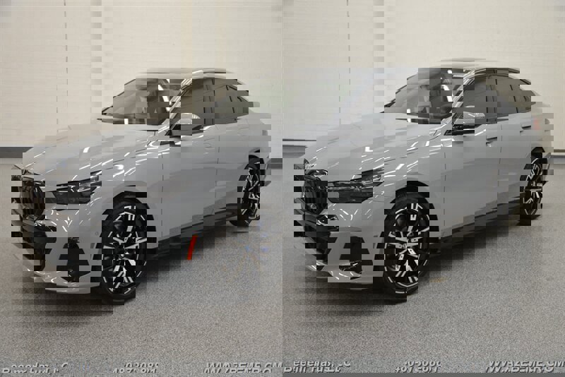 Used 2026 BMW 530i w/ M Sport Package image 3