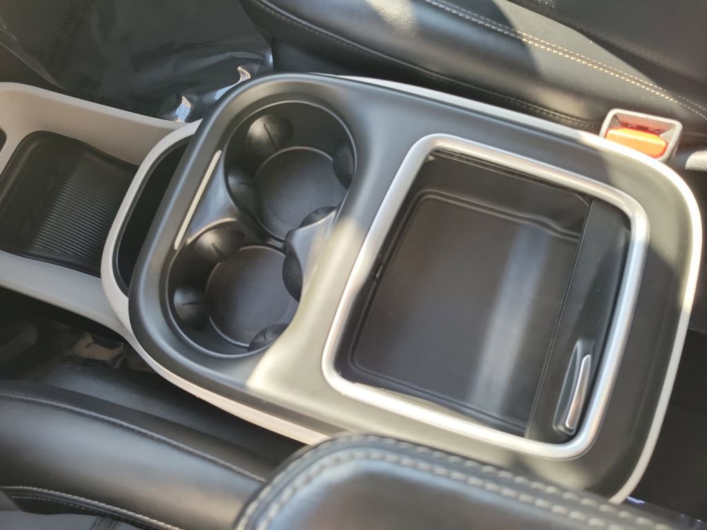 Used 2024 Chrysler Pacifica Touring-L image 15