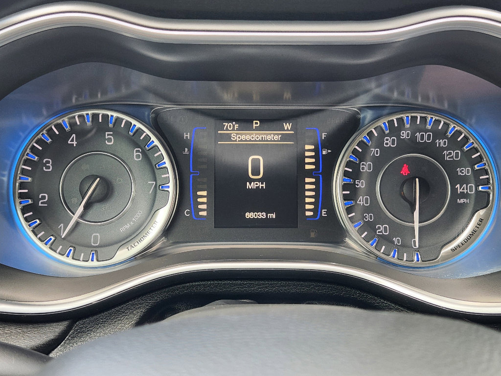 Used 2016 Chrysler 200 Limited image 6
