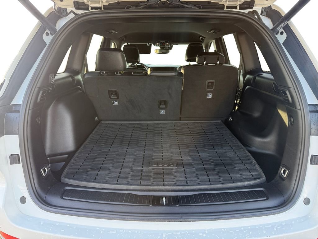 Used 2023 Jeep Grand Cherokee Altitude image 19