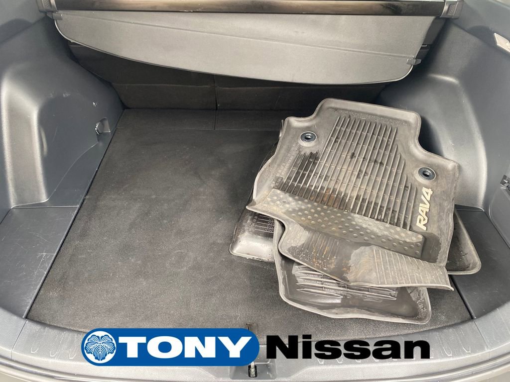 Used 2019 Toyota RAV4 XLE FWD image 11