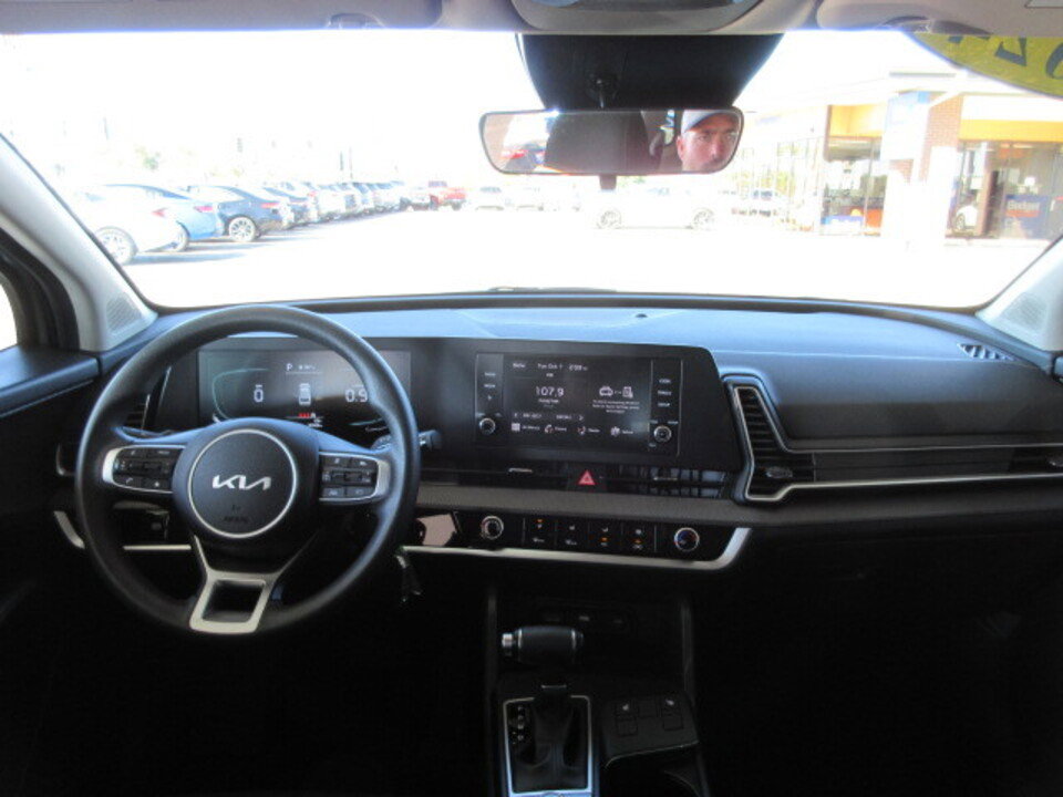 Used 2024 Kia Sportage LX image 10