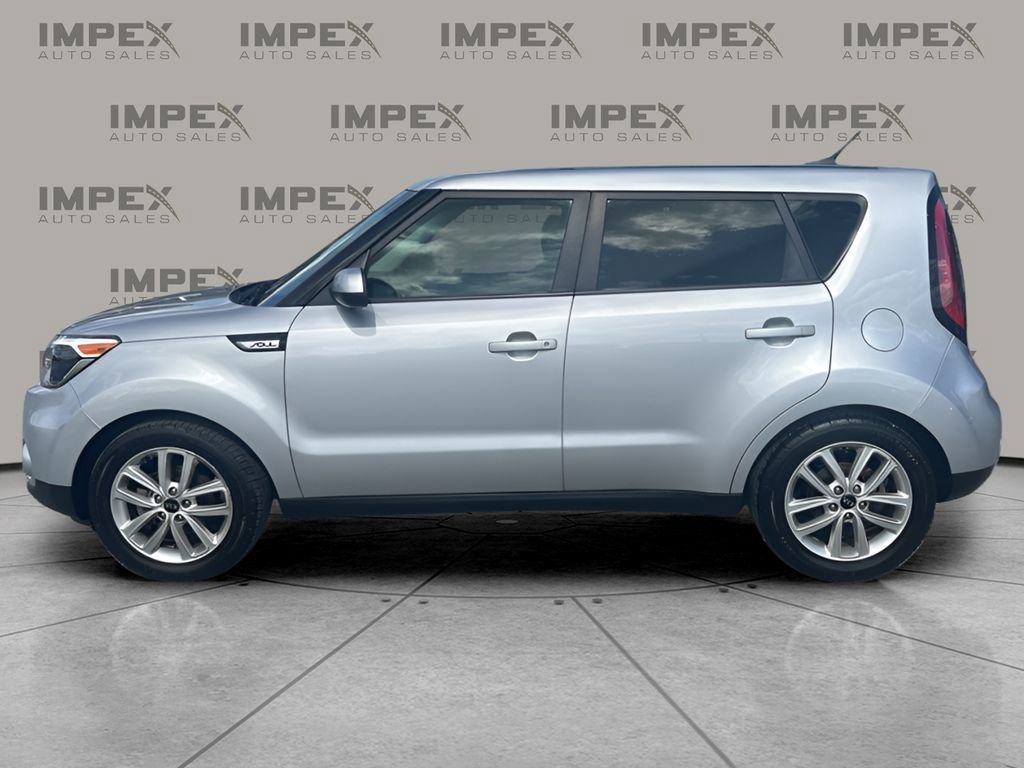 Used 2019 Kia Soul + image 2